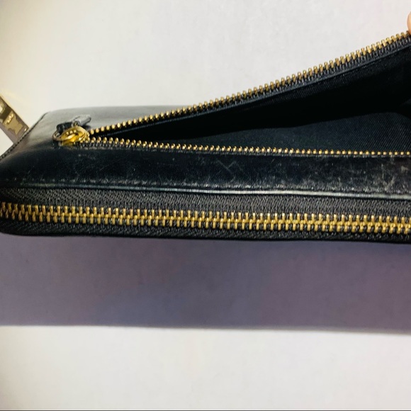 Fossil Black Leather Zip Wallet Gold Toned Hardware 4x8 Inches - Picture 3 of 5